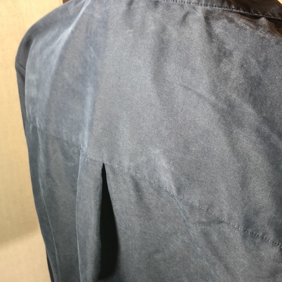 Liz Claiborne Lizsport navy business casual shirt/sz M/ button down/long sleeves - Picture 9 of 13